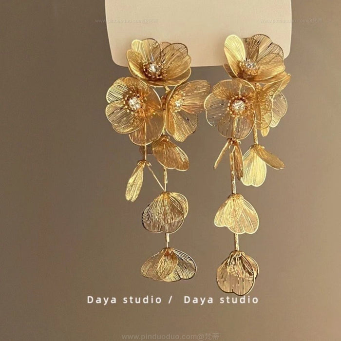 Wholesale Vintage zircon metal flower tassel earrings with exquisite temperament and exaggerated ear clip for women