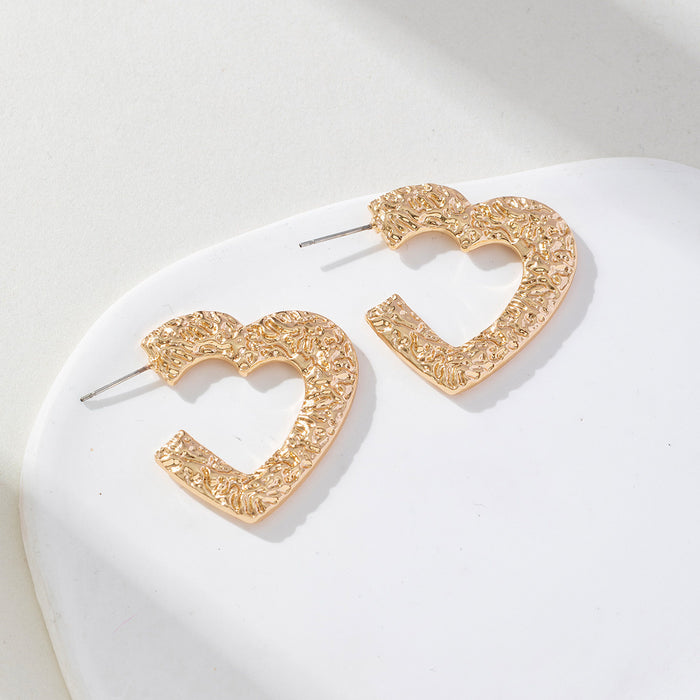 Wholesale Valentine' s Day gold plated embossed hammered texture heart  shaped hollow stud earrings