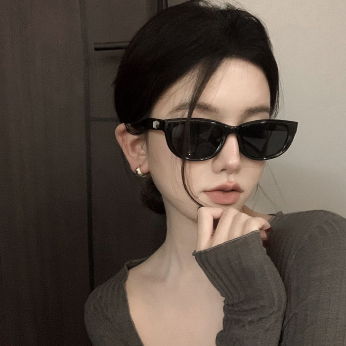 Wholesale Retro cat eye black sunglasses for women with a high-end feel, UV resistant and strong light sunglasses design