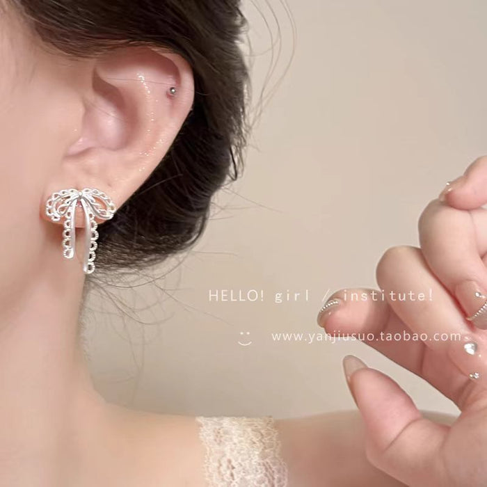 Wholesale Silver hollow bow earrings with a niche and high-end feel, designed earrings with a sense of sophistication