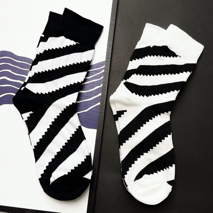 Wholesale Black and White Color Matching Cotton Socks JDC-SK-LuYue003