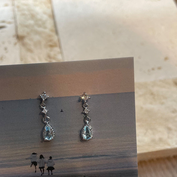 Wholesale Light luxury design zircon water droplet small earrings exquisite, niche, high-end, temperament, simple earrings