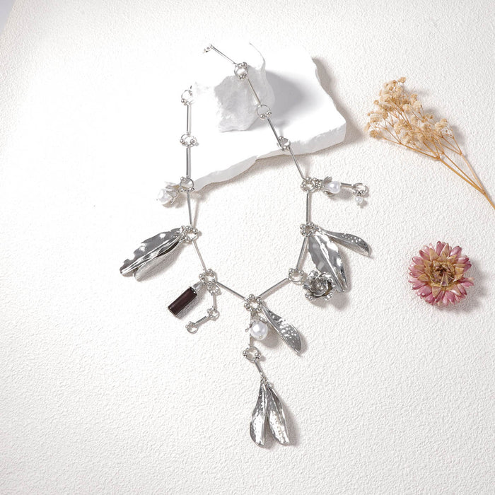 Wholesale personalized retro multi-element alloy leaf pendant necklace casual exaggerated