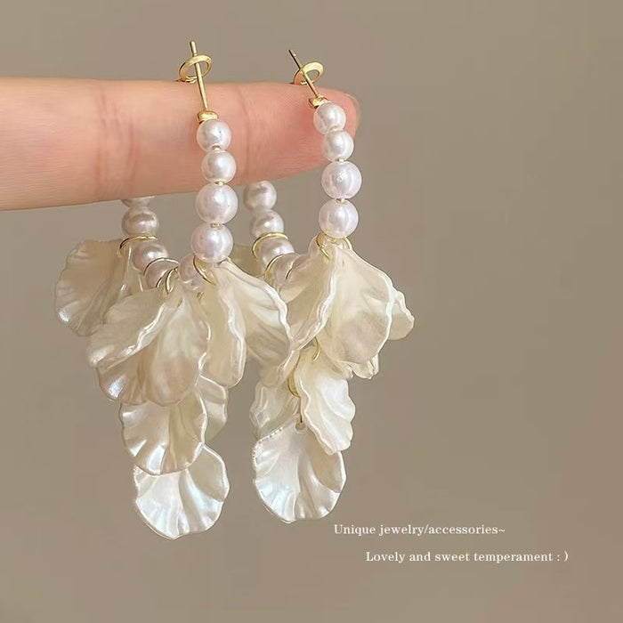 Wholesale White Petal Pearl Earrings Pearl White