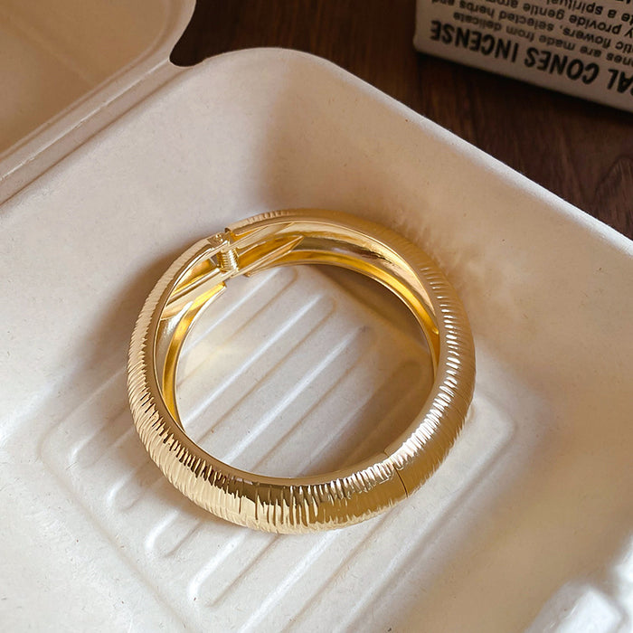 Wholesale Metal bracelet temperament light luxury high sense bracelet niche personality exaggerated jewelry women