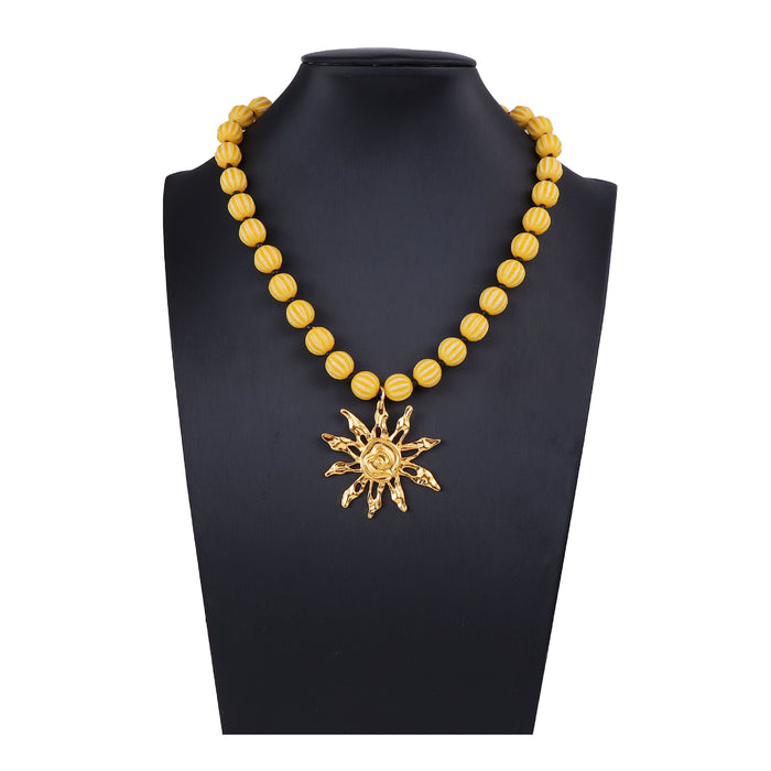Wholesale Alloy Sunflower Pendant Necklace Beaded Daily Commuting Women's Necklace