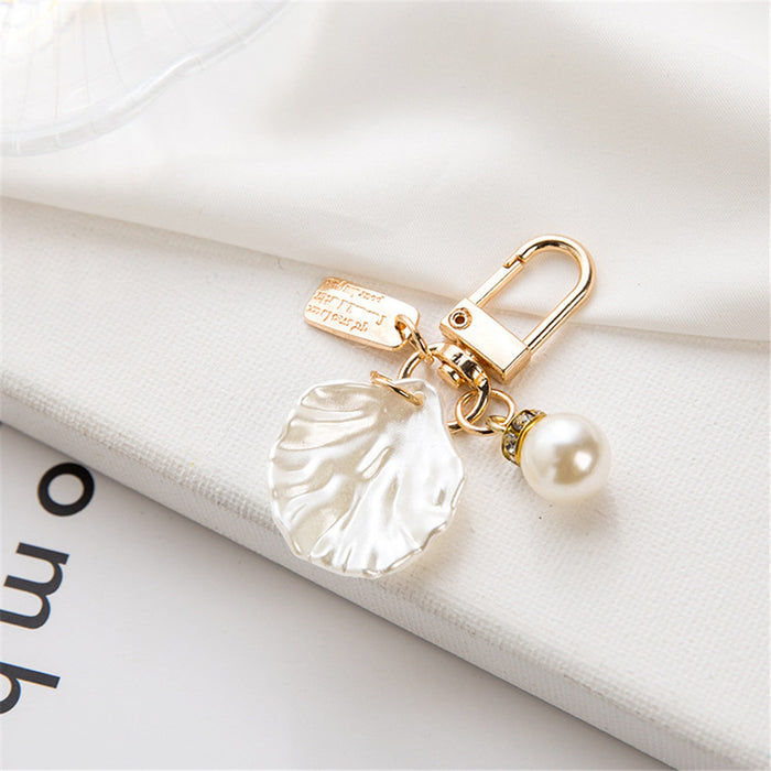 Wholesale Wholesale of metal keychains, cute shell key pendants, wholesale of bags and pendants, creative small gifts for gifting