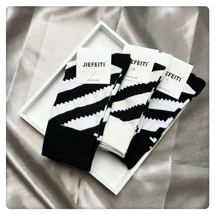 Wholesale Black and White Color Matching Cotton Socks JDC-SK-LuYue003