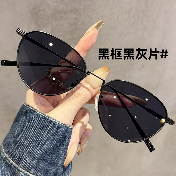 Wholesale Metal round frame cat eye sunshade sunglasses for men and women, gold frame tea leaf sunglasses