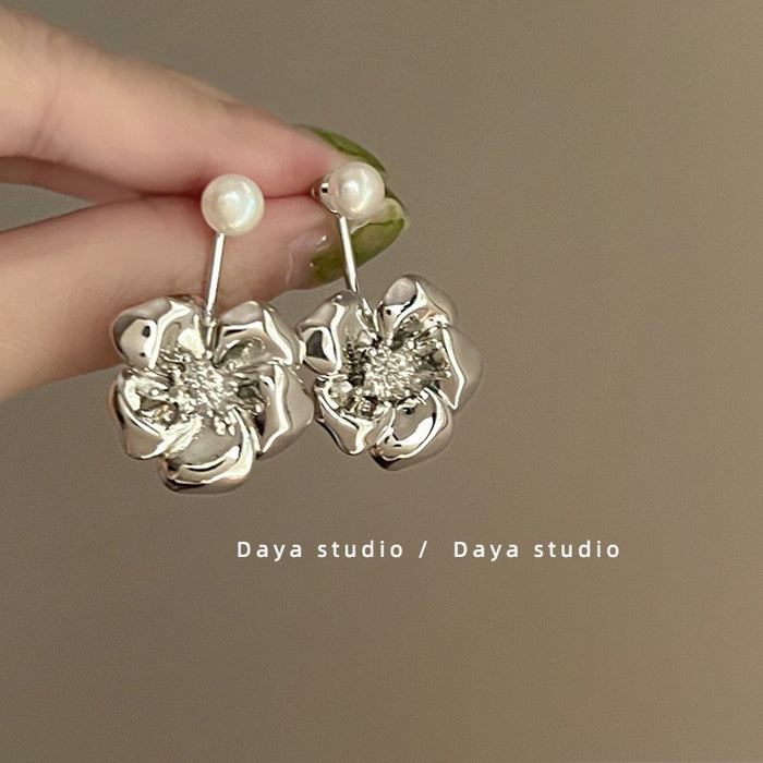 Wholesale Vintage metallic floral tassel earrings with a light luxury and high-end feel, niche design temperament, versatile and long earrings