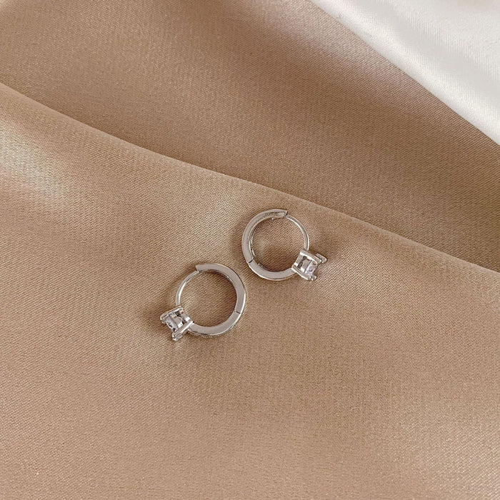 Wholesale Gold Tone Waterfall Zircon Four-Claw Earrings Fashion Jewelry Accessory Party Gift
