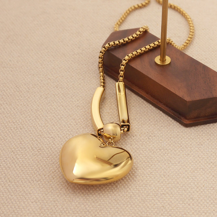 Wholesale Exaggerated Design Geometric Large Heart Necklace Hollow Pendant Personalized