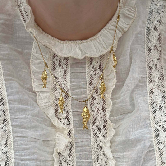 Wholesale Fashionable copper gold fish necklace with exquisite zirconium pendant necklace, collarbone chain, electroplated gold