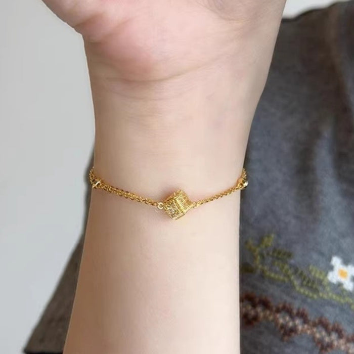 Wholesale Commuting unique design, super sparkling square bracelet, fashionable temperament, personality, niche new style