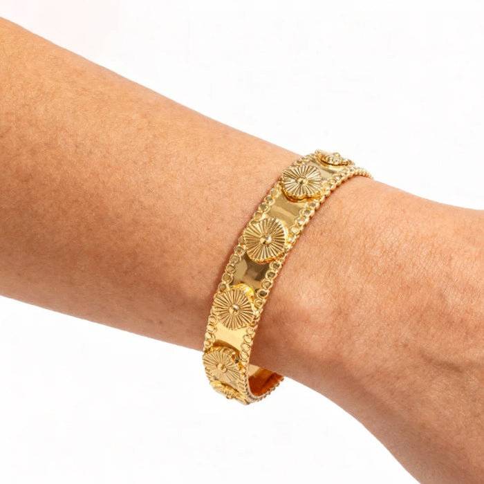 Wholesale Waterproof titanium steel four-flower bracelet