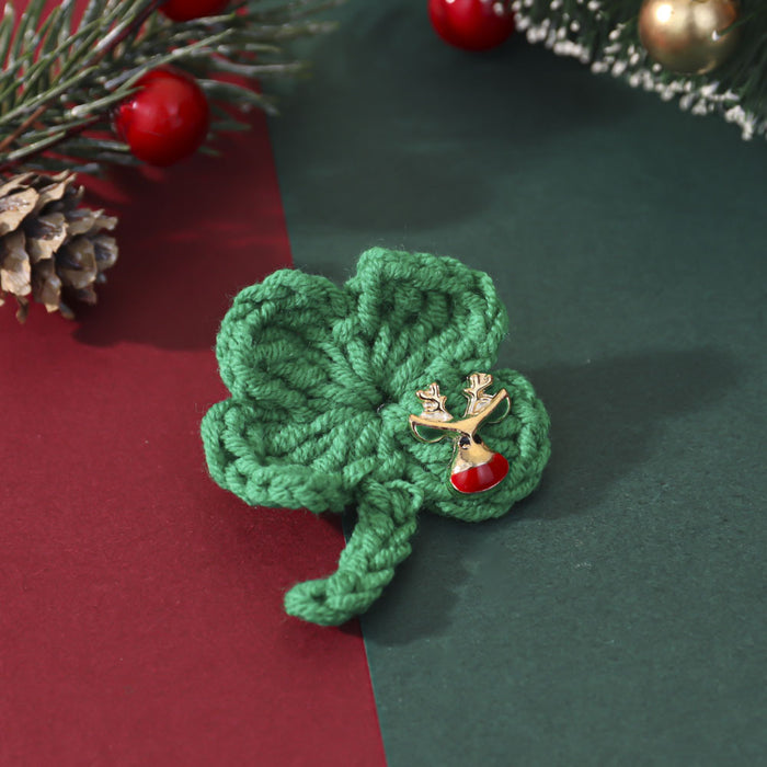Wholesale Holiday  Sweater Brooch Crochet Heart-Shaped Four-Leaf Clover Pin Badge