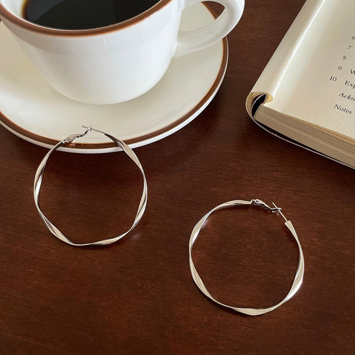 Wholesale Silver needle earrings with circular earrings, light luxury and high-end feel. Exaggerated large earrings and earrings