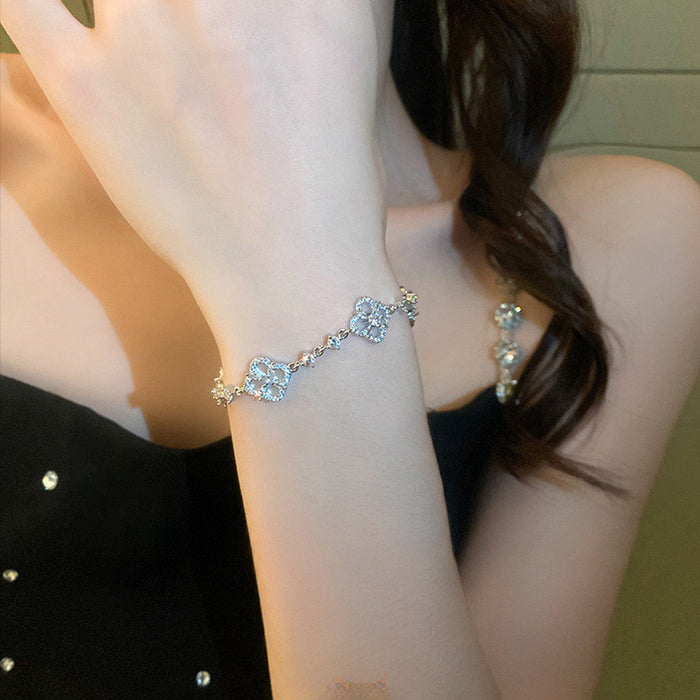 Wholesale Four petal zircon flower bracelet with light luxury temperament, new bracelet accessories