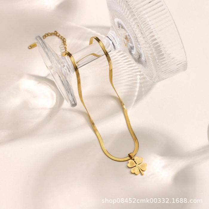 Wholesale Light luxury high-end necklace with fashionable temperament, titanium steel lock chain, four leaf clover niche design accessory