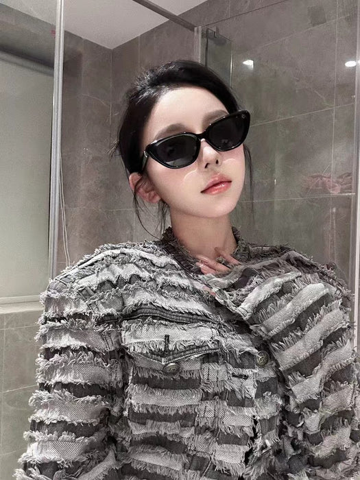 Wholesale Vintage sunglasses with a high-end feel, black small frame sunglasses with a stylish design for taking photos