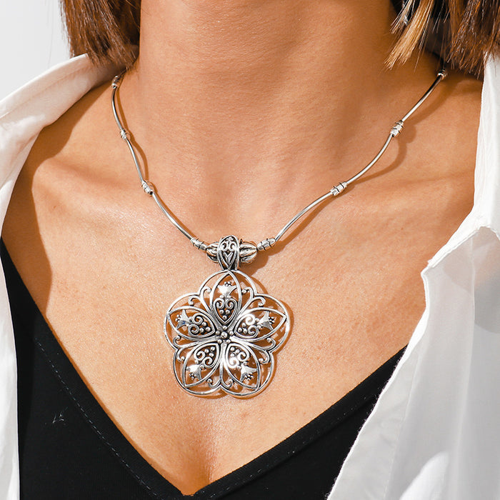 Wholesale Creative hollowed-out flower pendant necklace