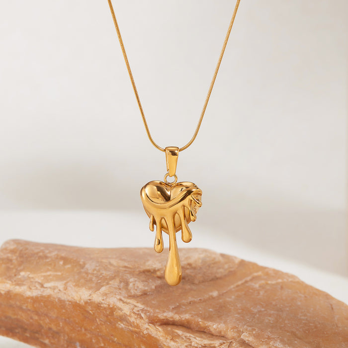 Wholesale Fashionable niche retro necklace with stainless steel design, caring and high-end necklace