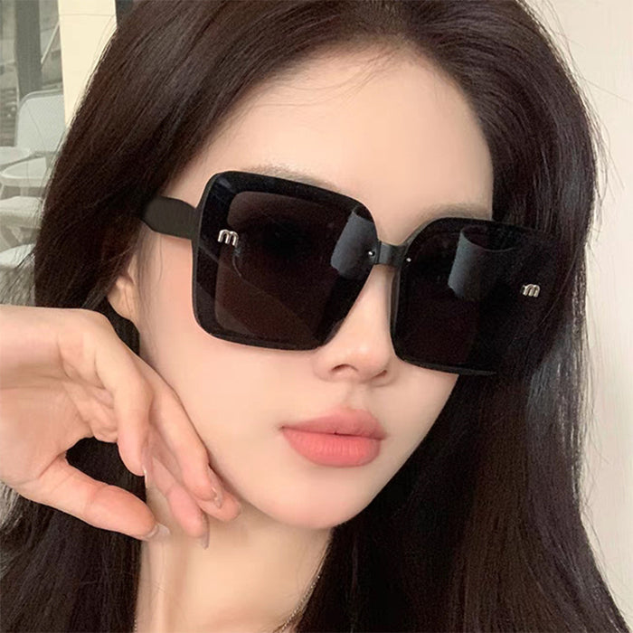 Wholesale Large frame black UV resistant sunshade sunglasses with a high-end temperament