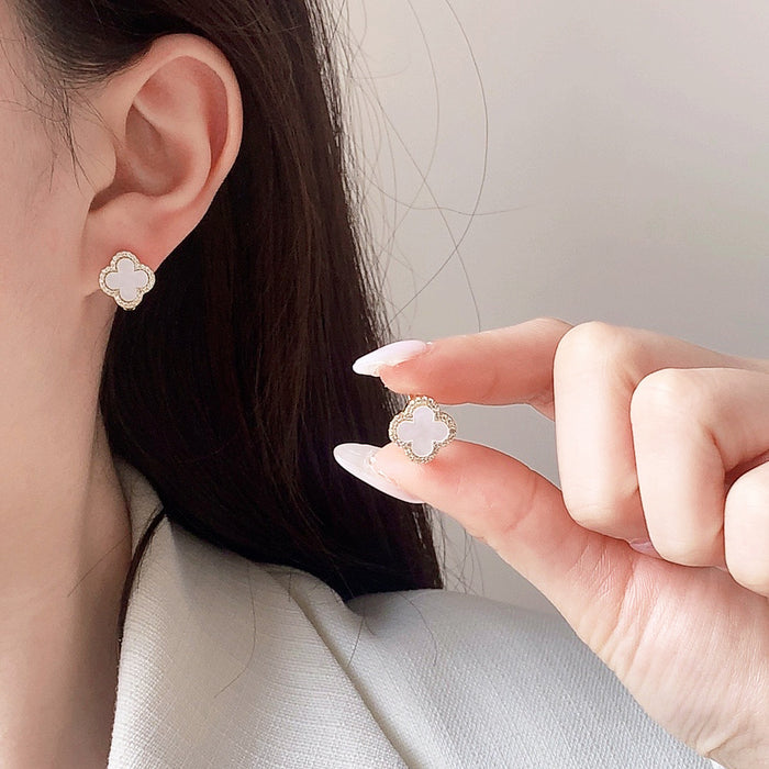 Wholesale Black Lucky Flower Small and Exquisite Stud Earrings