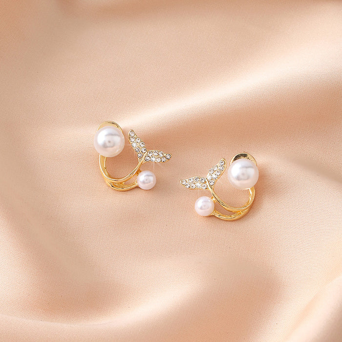 Wholesale Pearl earrings are versatile, charming, and cute. They feature silver needles and are retro, minimalist, and niche