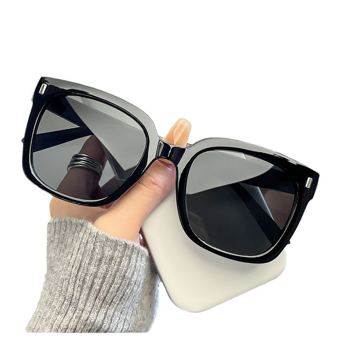 Wholesale Sunglasses for women, UV resistant polarizing lenses, ultra light and trendy men's sunglasses
