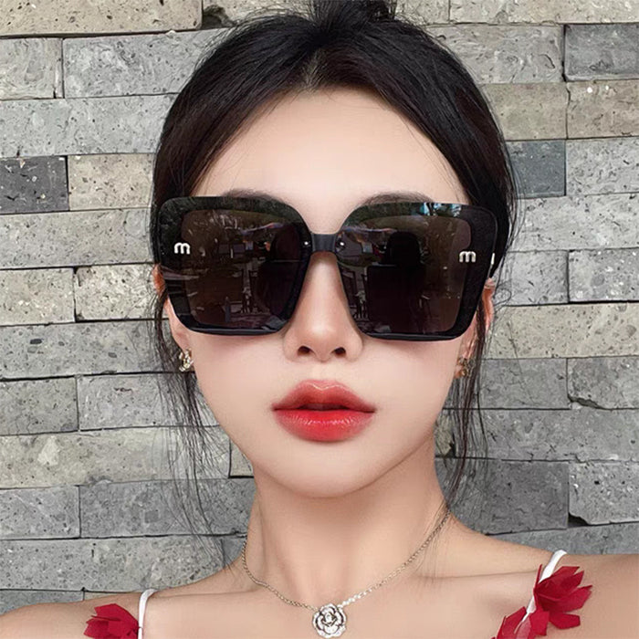 Wholesale Large frame black UV resistant sunshade sunglasses with a high-end temperament