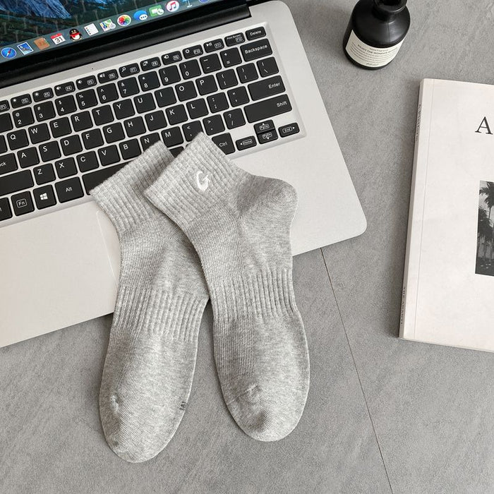 Wholesale Socks made of cotton, versatile, sport embroidered, sport boat socks, five point socks