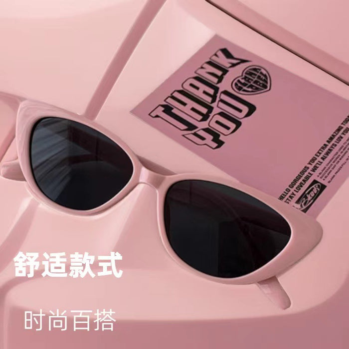 Wholesale Sunglasses with a high-end feel, letter sunglasses, personalized retro glasses