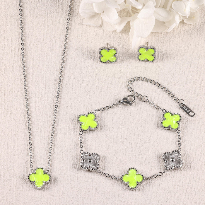 Wholesale Titanium Steel Four-Leaf Clover Three-Piece Jewelry Set: Bracelet,  Necklace,  and Earrings