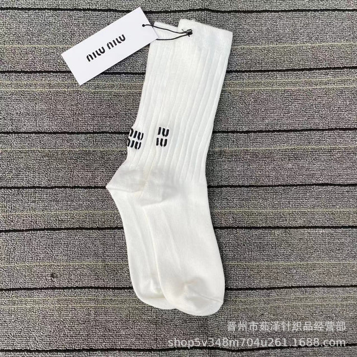 Wholesale Retro college style embroidered socks, fashionable and versatile socks