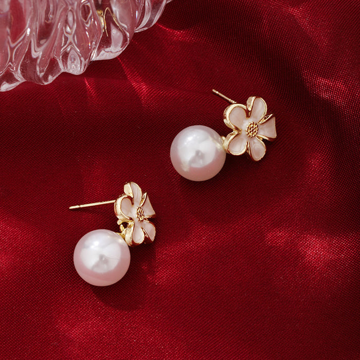 Wholesale Silver needle flower earrings, niche design, high-end feel, imitation pearl earrings, simple earrings