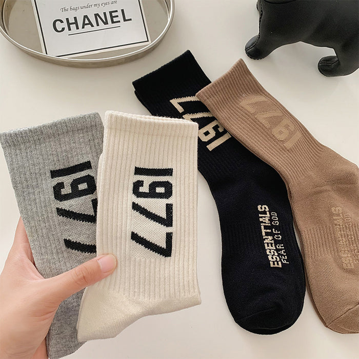 Wholesale Middle socks, number socks, letter socks, black and white college style socks