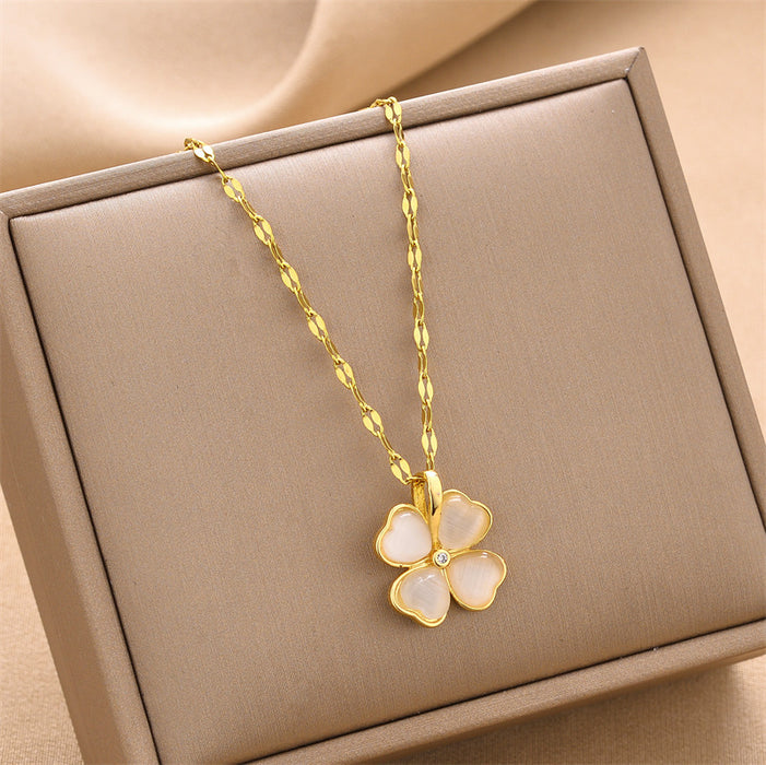 Wholesale Lucky Four-leaf Clover Necklace Women's Gold-plated Cat's Eye Exquisite Petal Clavicle Chain Simple Elegant Women's New Necklace