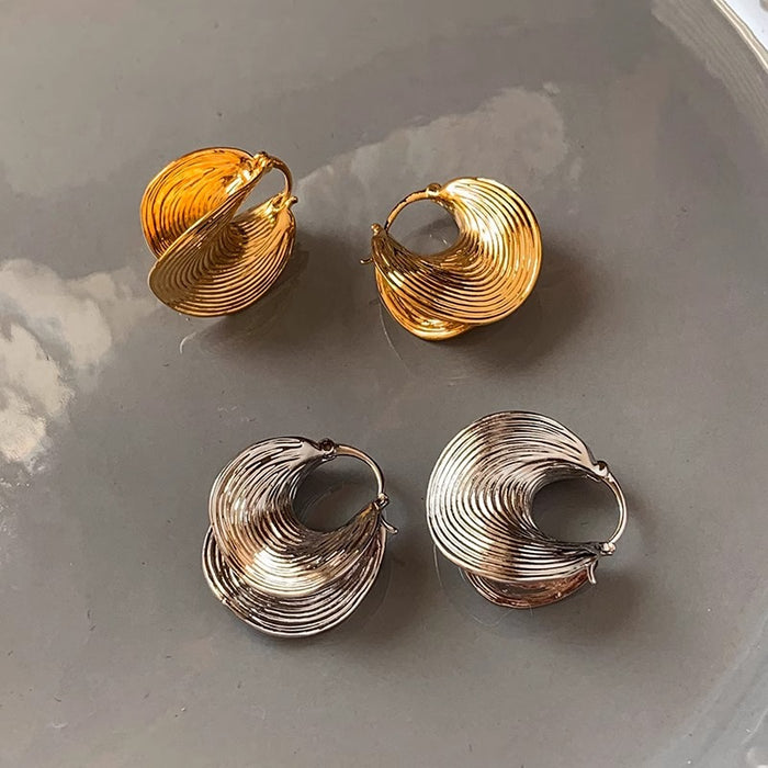Wholesale Retro unique metal circle earrings, high-end light luxury niche design, high-end sense, temperament, ear buckle earrings