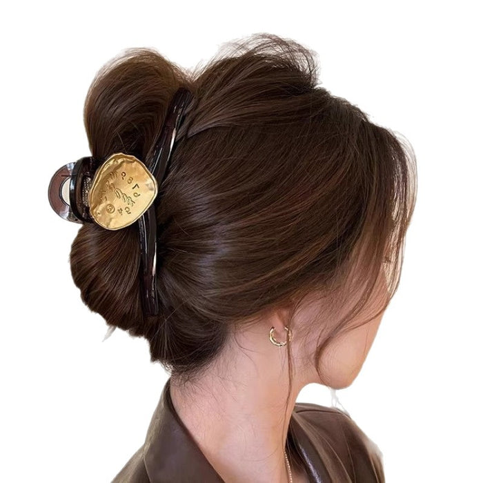 Wholesale Simple and sophisticated style with a large shark clip hair clip and a new style of hair accessory at the back of the head