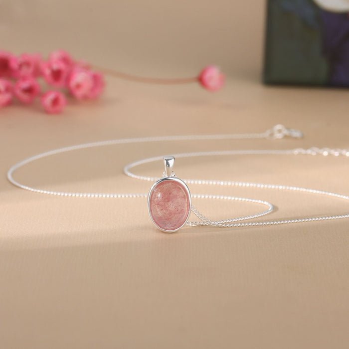Wholesale Strawberry crystal necklace with silver throughout, gentle and natural stone bone chain, simple and versatile accessories