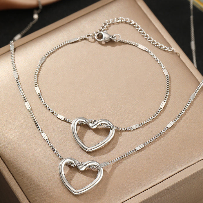 Wholesale Stainless steel niche hollow heart necklace bracelet with simple design pendant collarbone chain set