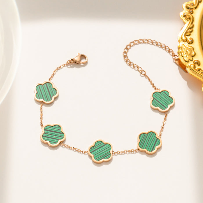 Wholesale Flower titanium steel necklace, female niche pendant, collarbone chain, fashionable temperament necklace