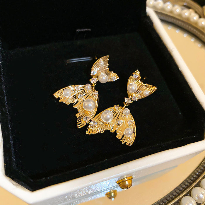 Wholesale Silver needle zircon round artificial pearl earrings high-end luxury retro earrings unique French design earrings