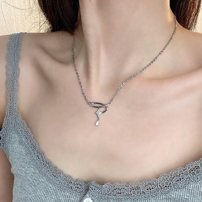 Wholesale Love necklace exquisite, luxurious, high-end, niche design temperament collarbone chain