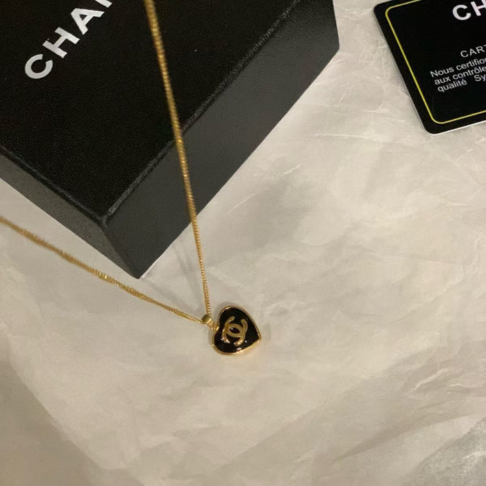 Wholesale Niche fashion versatile simple heart-shaped pendant