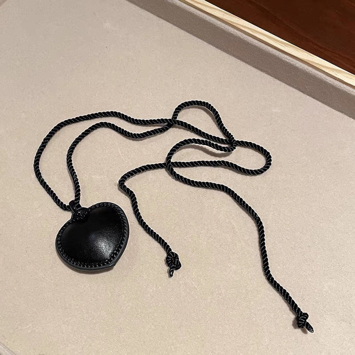 Wholesale Leather heart necklace with peach hearts, versatile and adjustable heart-shaped necklace