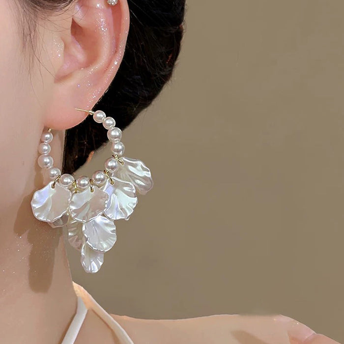 Wholesale Vintage pearl petal tassel earrings with high-end atmosphere, niche design, fashionable and stylish ear accessories