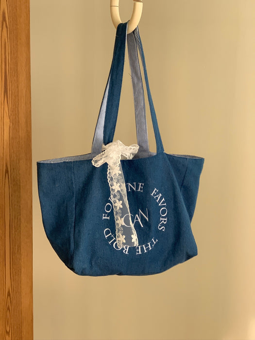 Wholesale Versatile and fashionable letter embroidered shoulder bag, large capacity tote bag, class commuting bag