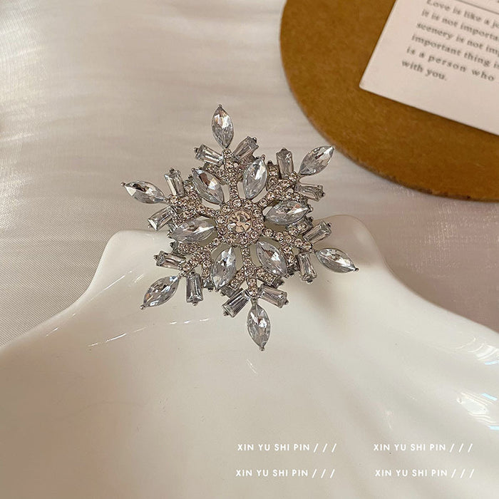 Wholesale Rotating snowflake zircon ring, light luxury temperament, niche high-end brooch accessory